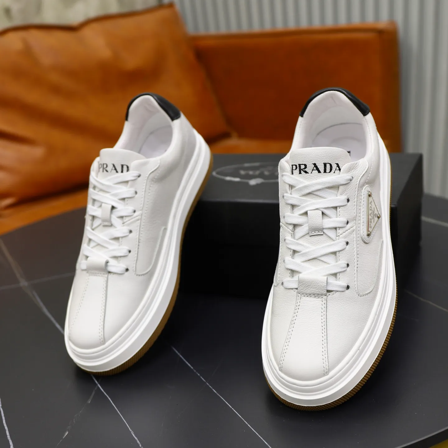Ex-factory price: 440💰🙅‍♂️🙅‍♂️🙅‍♂️ Brand: PRADA Standard code: 38–44 (45 can be customized) Grade: Same as the official website Material: Original cowhide fabric Comfortable pigskin lining Lightweight wear-resistant outsole Style category: Men's fashionable casual shoes and boots Running sports shoes Distinguished luxury brand elements Top luxury Color: actual picture color
